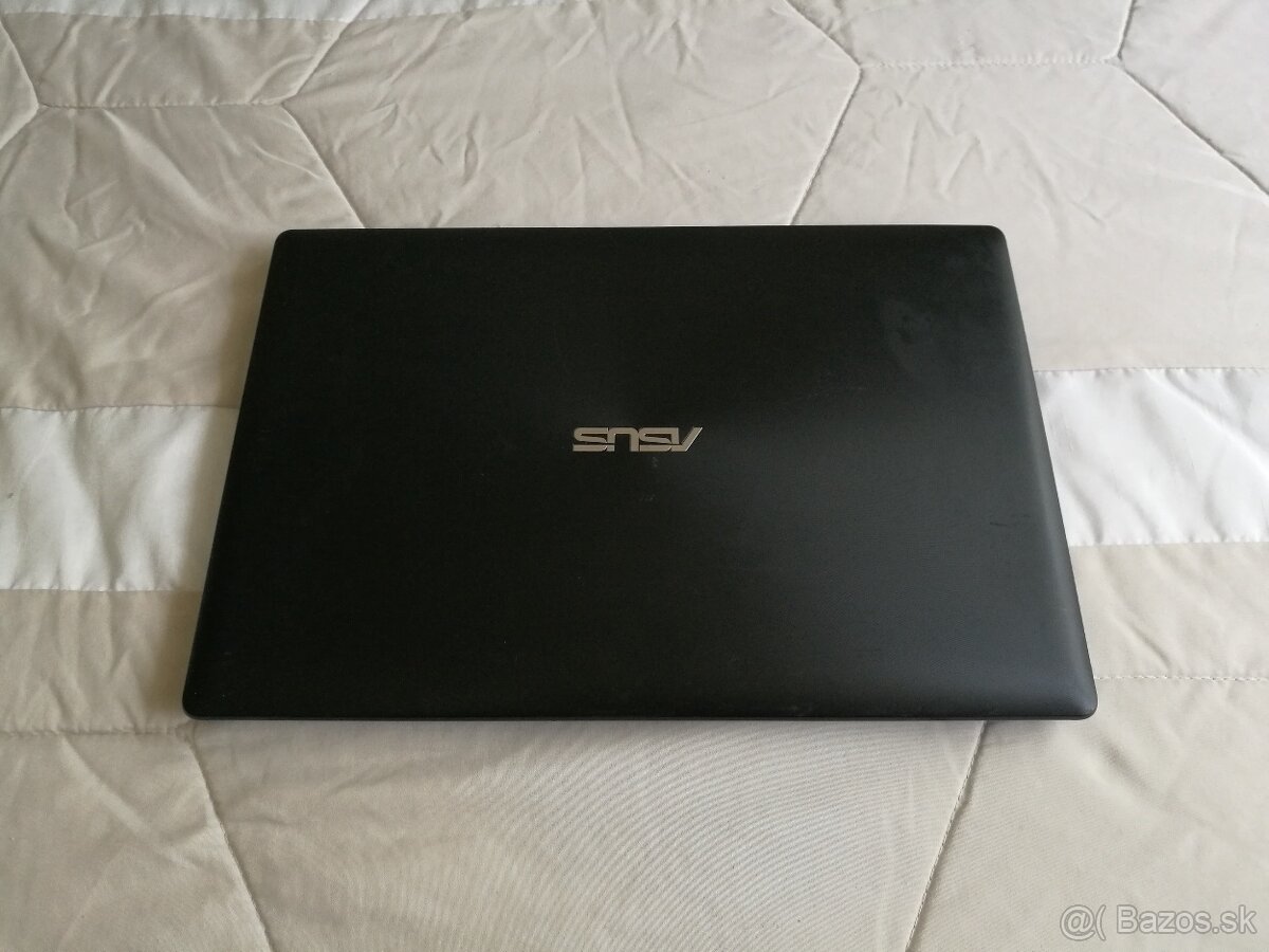 Asus X553. 4-Jadro. SSD 128 GB. Nová 8 GB RAM. - 2