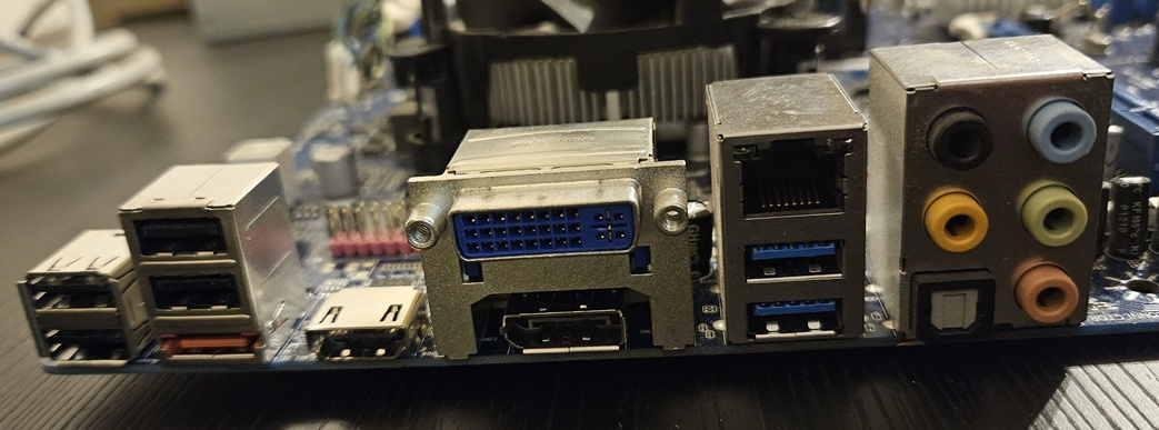 Intel DH77EB + i7 2600 + 8GB RAM - 2