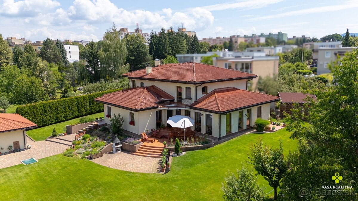 Úchvatná rodinná vila s vnútorným bazénom - 2