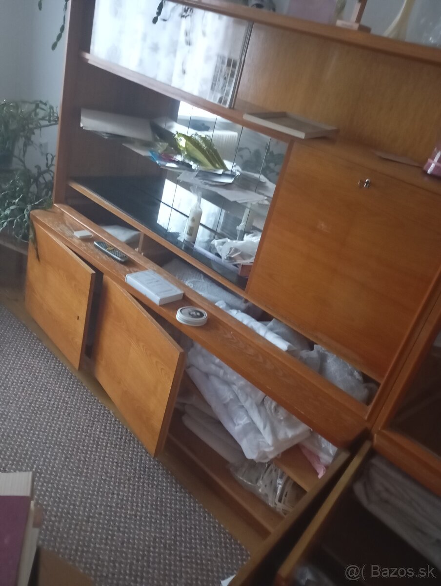 Skriňa, posteľ, sekretár - 2