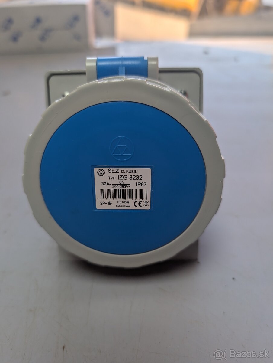 Zásuvka typ IZG 3232 IP 67 - 2
