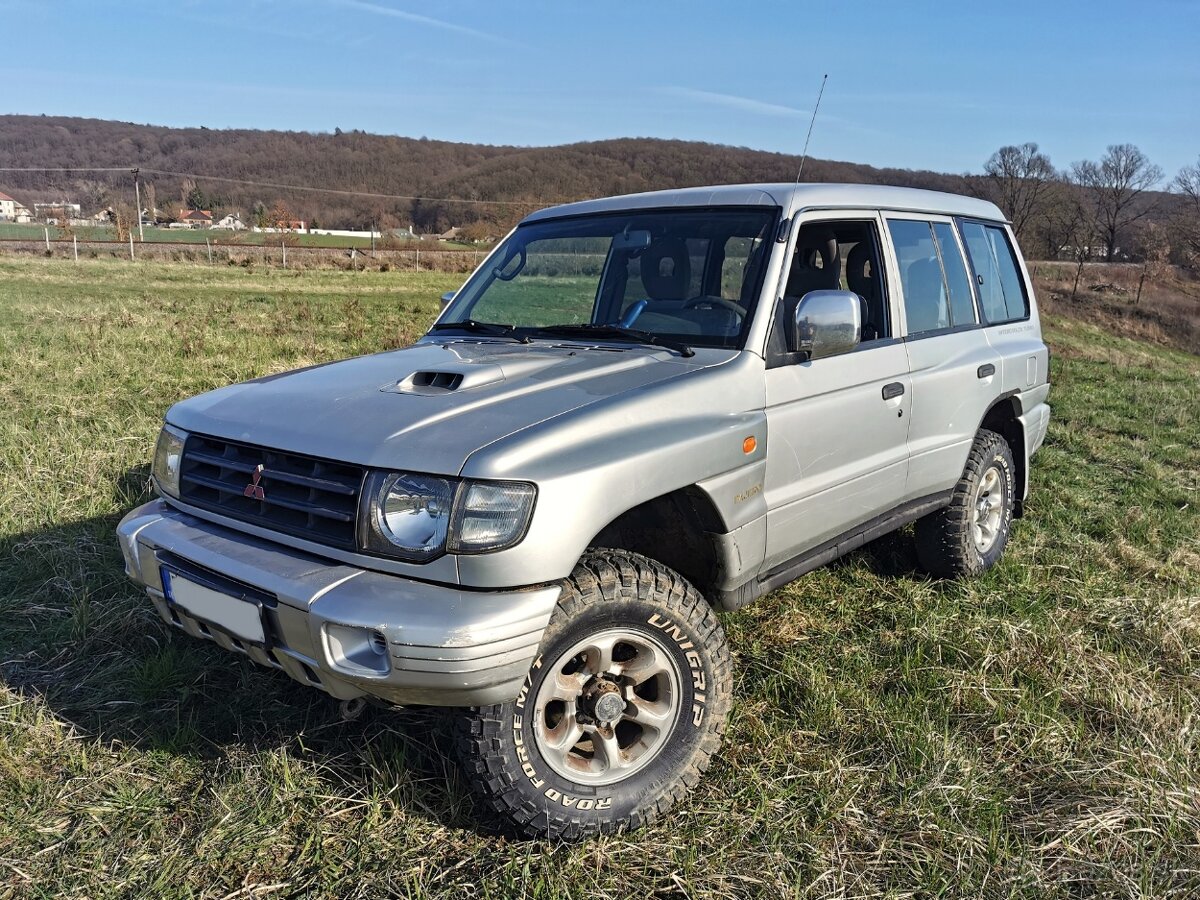 MITSUBISHI PAJERO GL 2.5TD 4x4 Model 2004 - 2