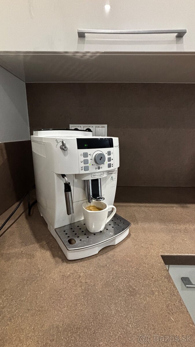 Kávovar Delonghi Magnifica - 2