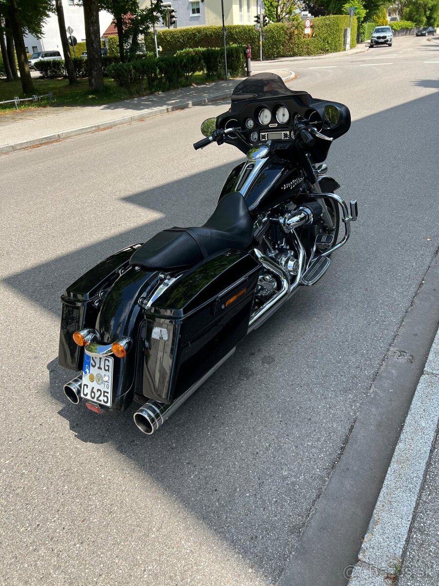 Harley Davidson Street Glide - 2