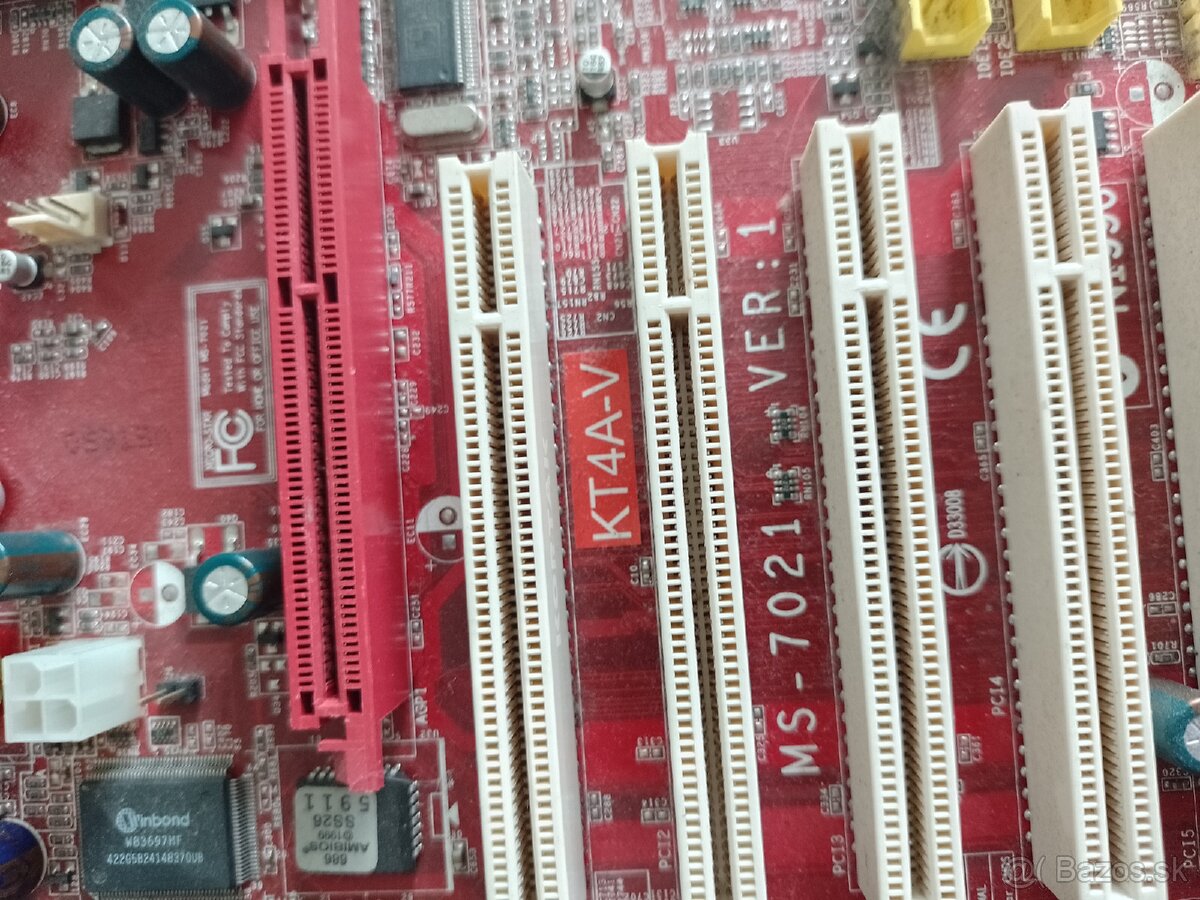 Doska s procesorom a grafikou. - 2