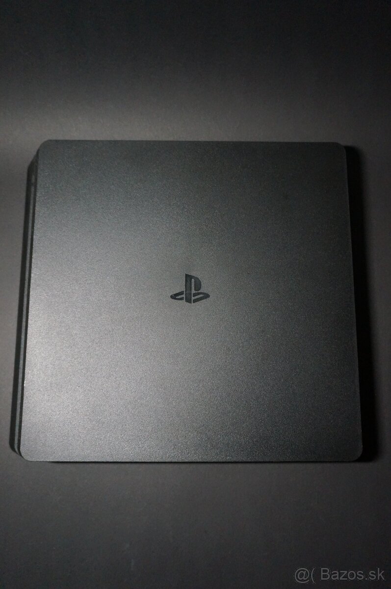 Sony PlayStation 4 (CUH-2216B) - 1TB - 2