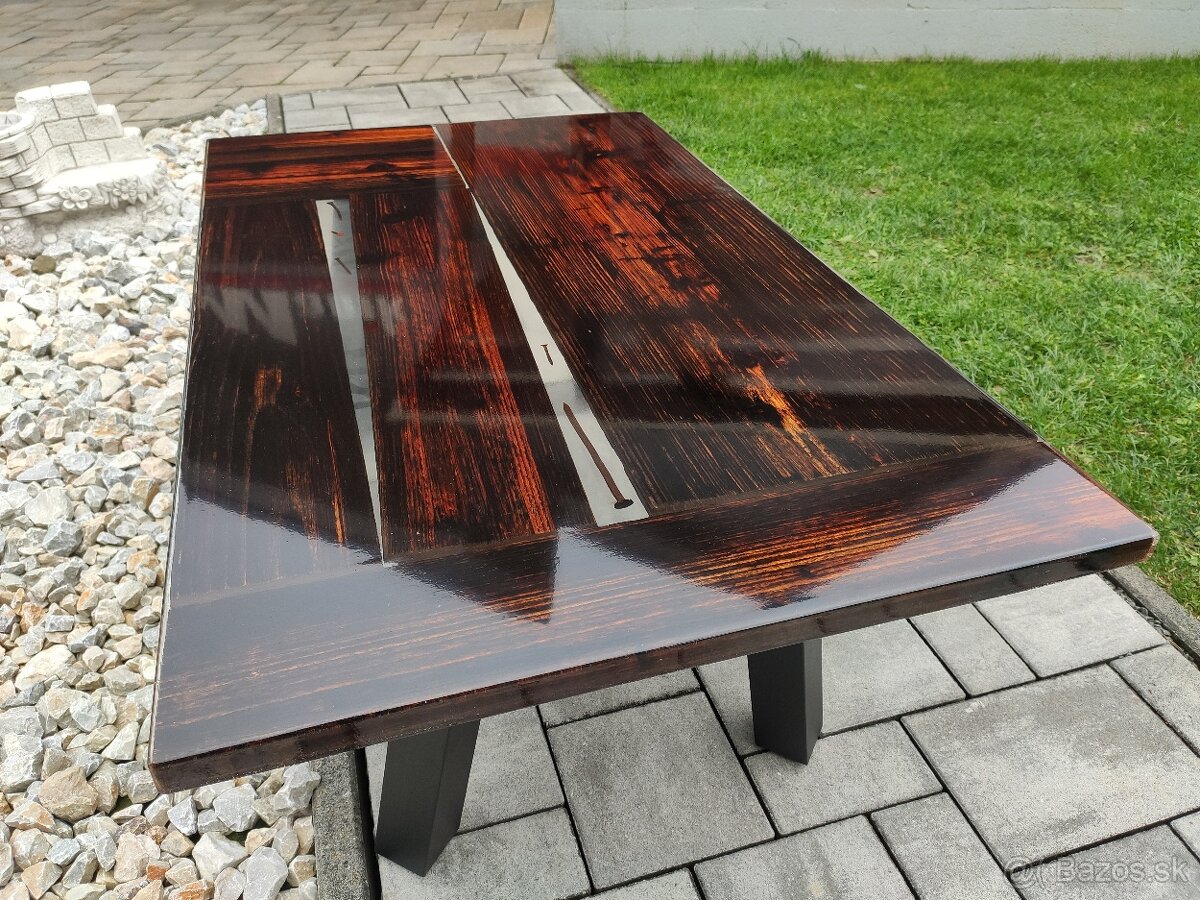 Epoxidový konferenčný stôl so štipkou histórie - 2