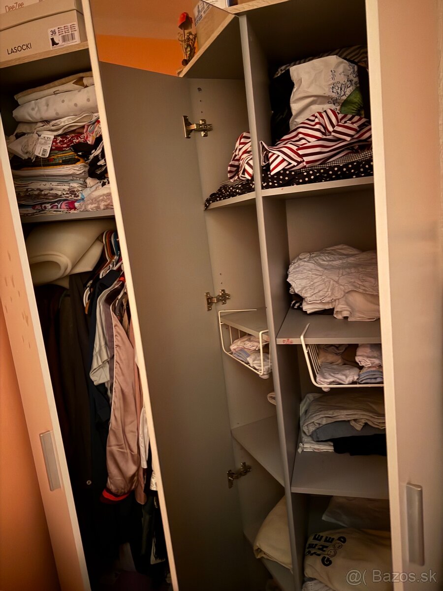 Šatníková skriňa - 2