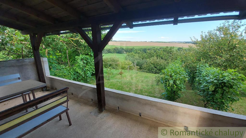 Chata s peknou, udržiavanou záhradou v ZO Opendáky, okr. S - 2