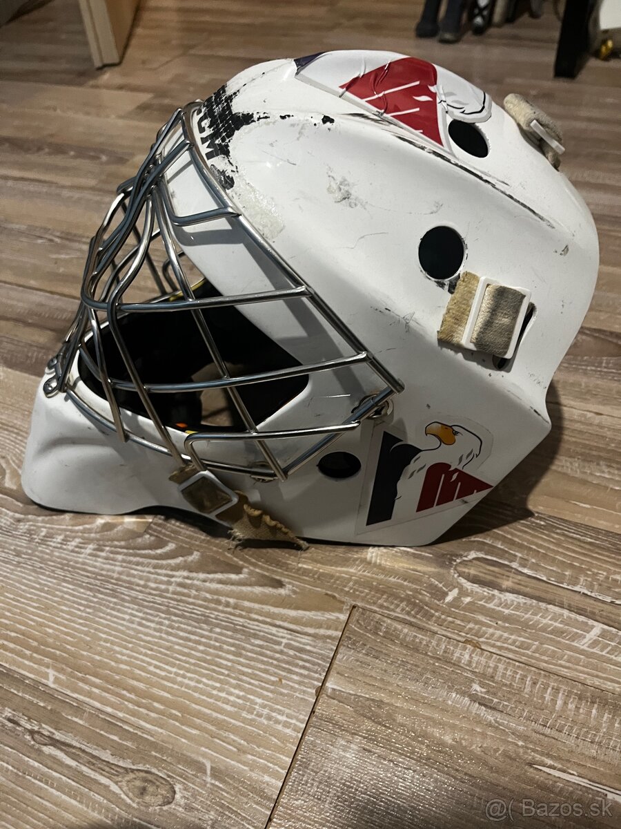 brankarska prilba ccm axis - 2