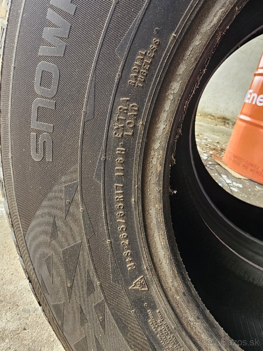 Predam zimne pneu 265 65 R17