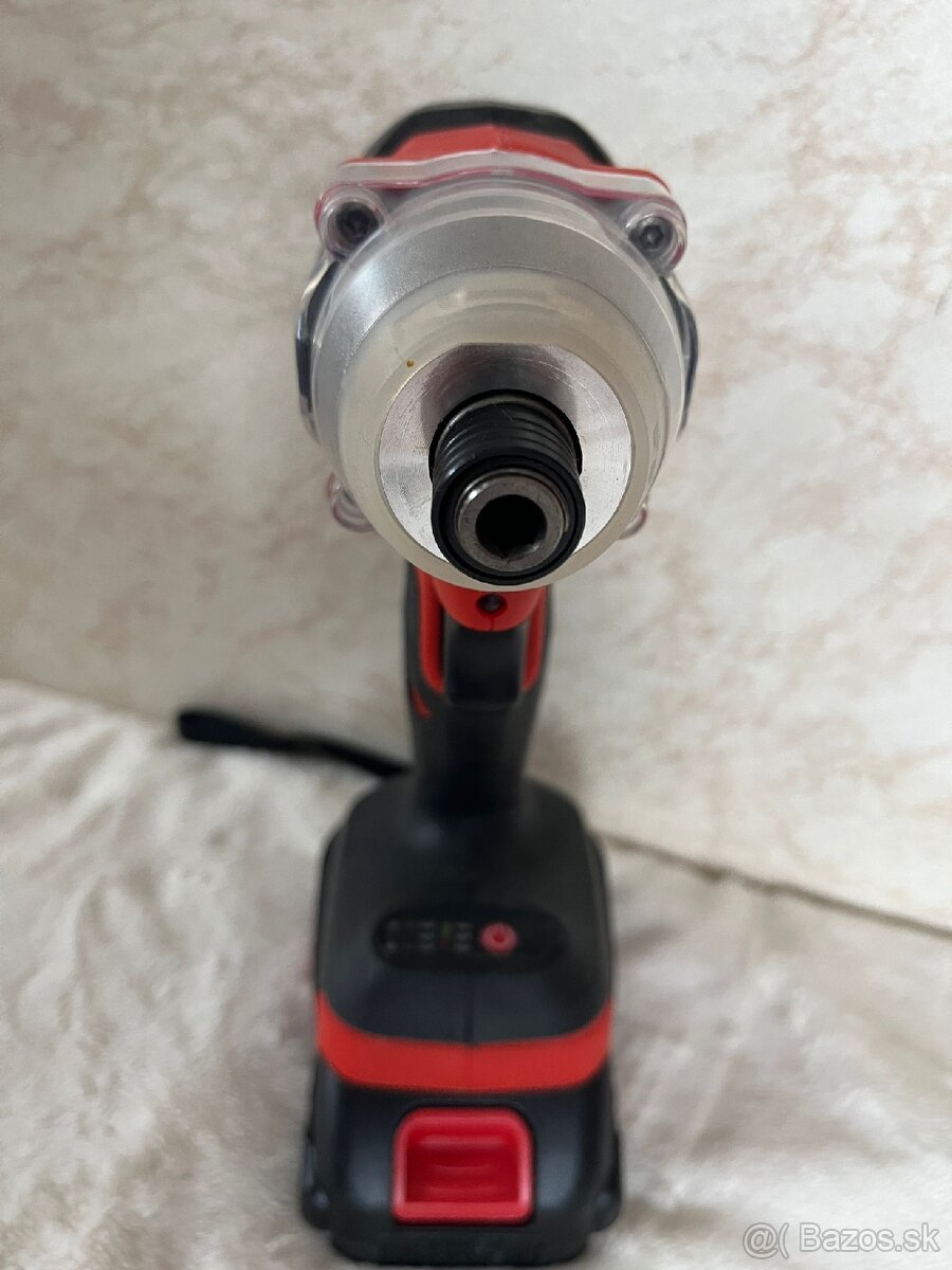 Razový uťahovak, skrutkovač Aku - 2