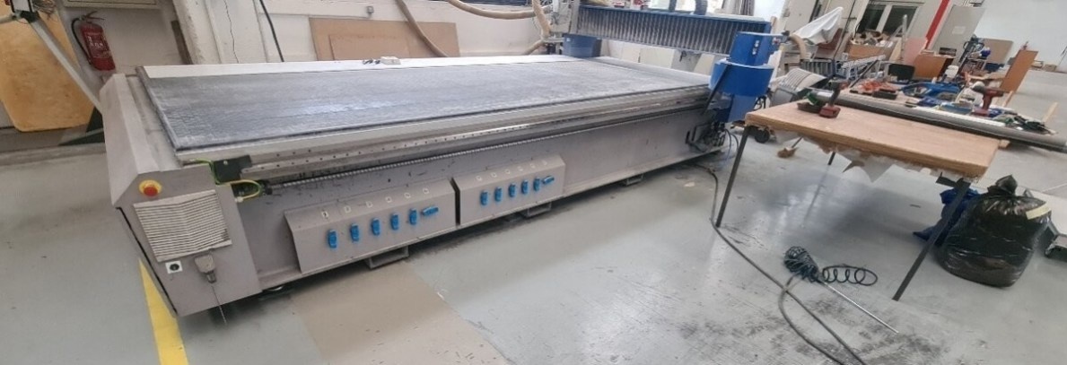 Použité portálové nestingové 3-osé CNC centrum - 2