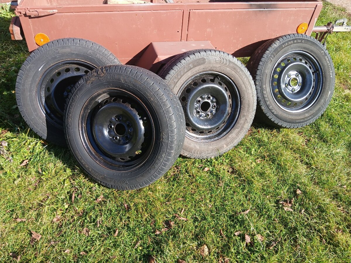 Predam zimne pneumatiky 215/65R16C - 2