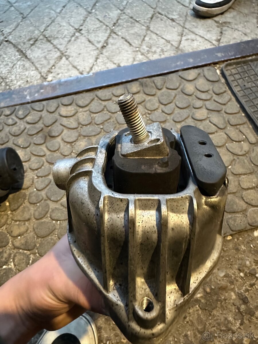 E90 E91 uloženie motora - 2