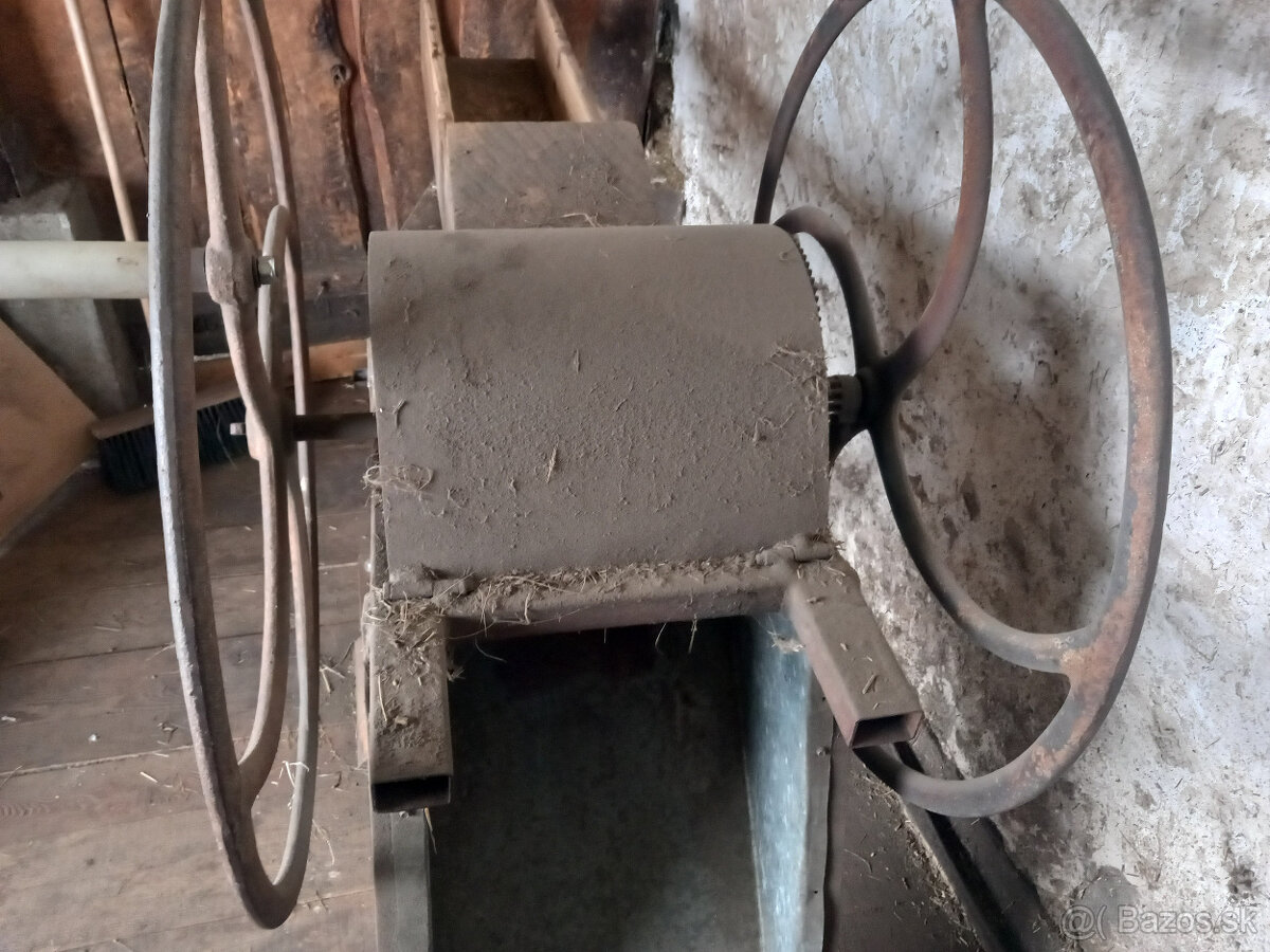 sečkárka na seno-slamu - 2