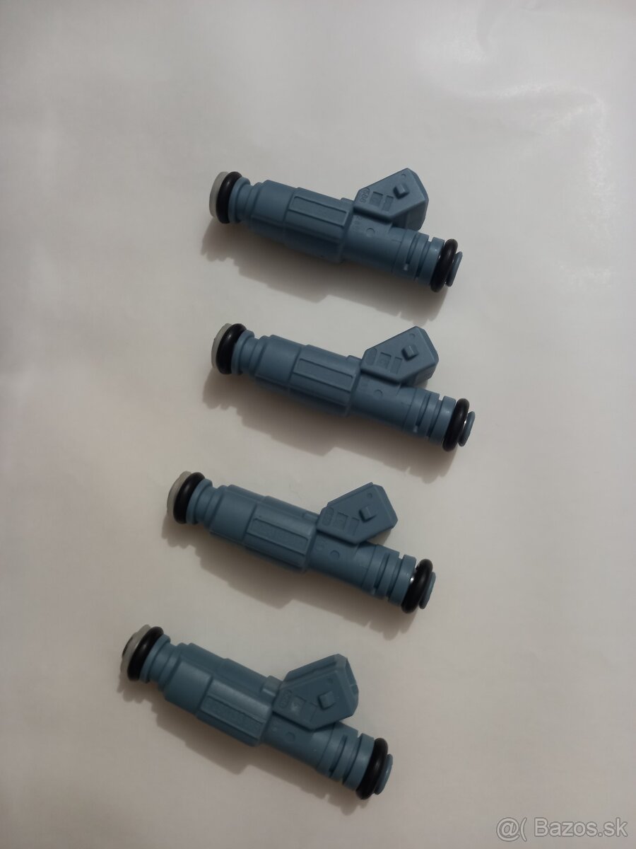 4x NOVE vstrekovače Freelander 1,8 benzin - 2