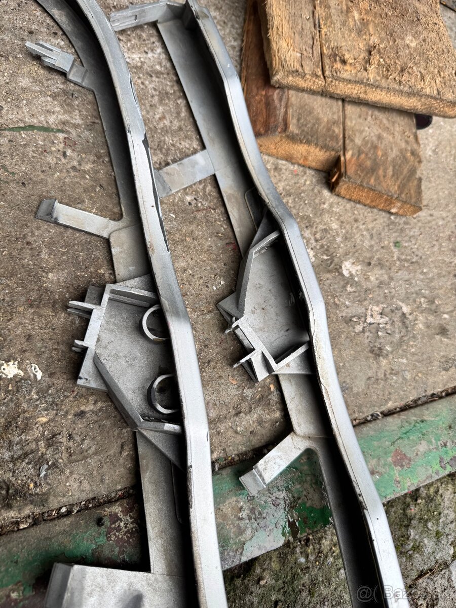 Bmw e46 listy pod svetla xenon - 2