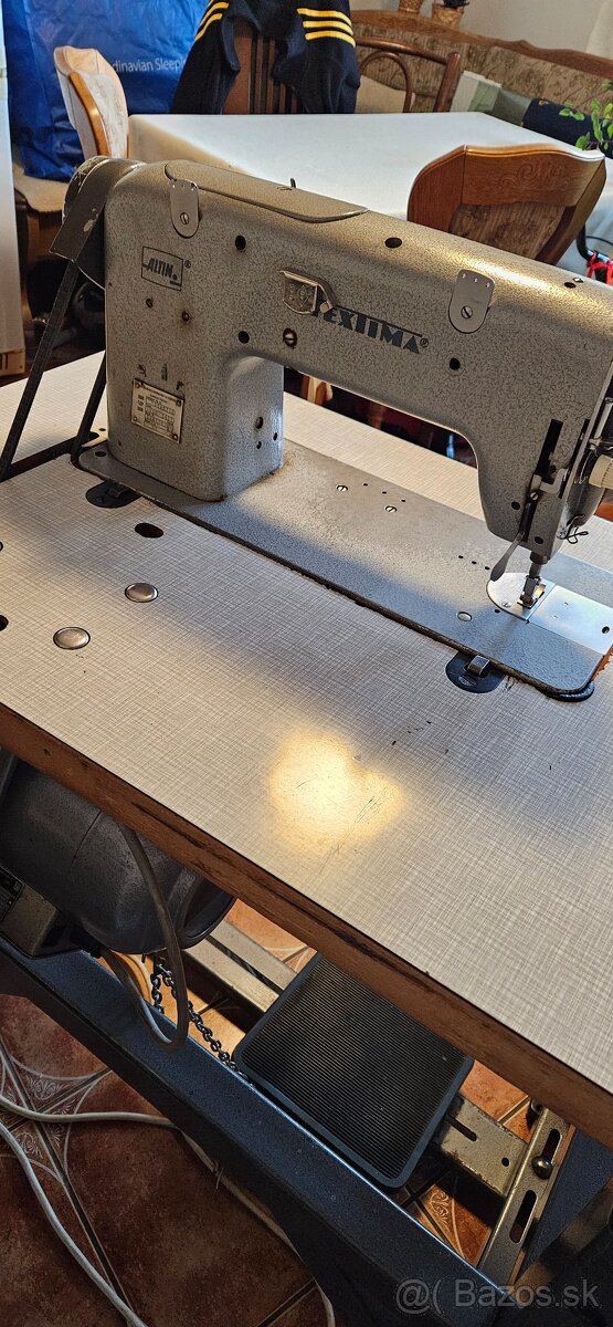 Priemyselný šijací stroj EXTIMA so stolom a motorom - 2