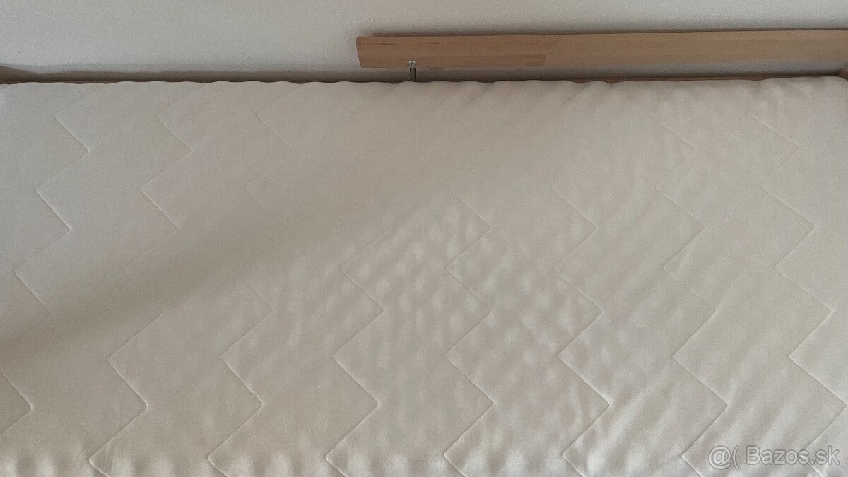 Posteľ s roštom a matracom - 2