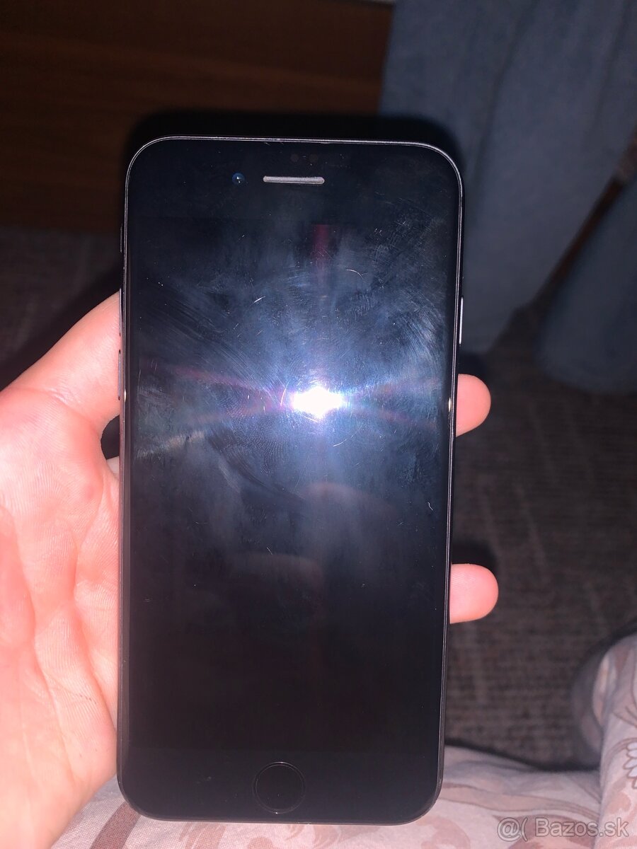 Predám iphone 8 - 2