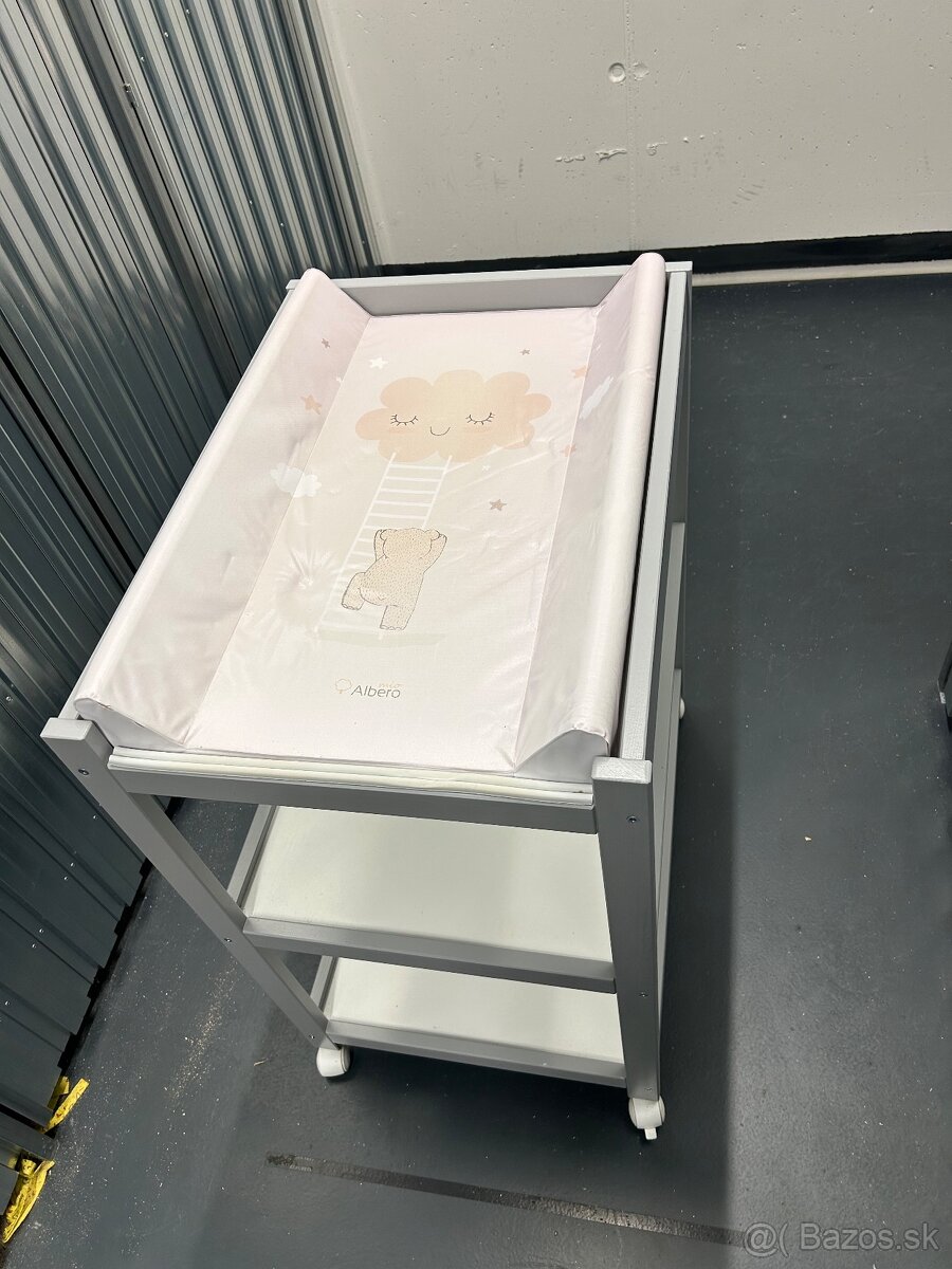 predám drevený prebalovací pult - 2