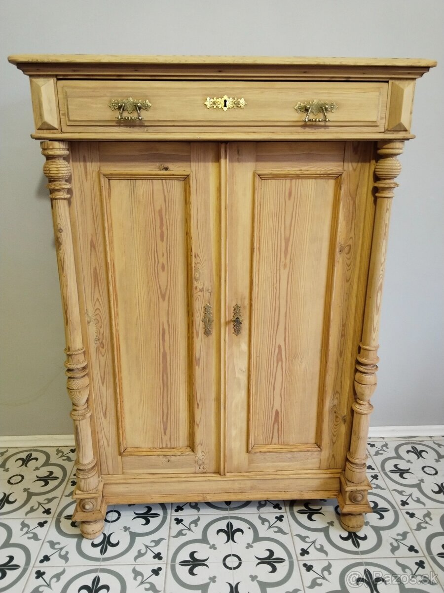 Krásná, stará, skříň, skříňka, vertiko po renovaci - 2