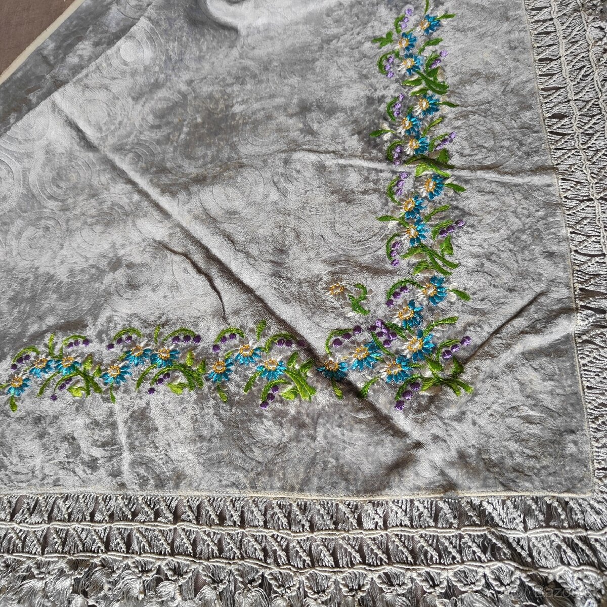 Stará šatka k piešťanskemu kroju - 2