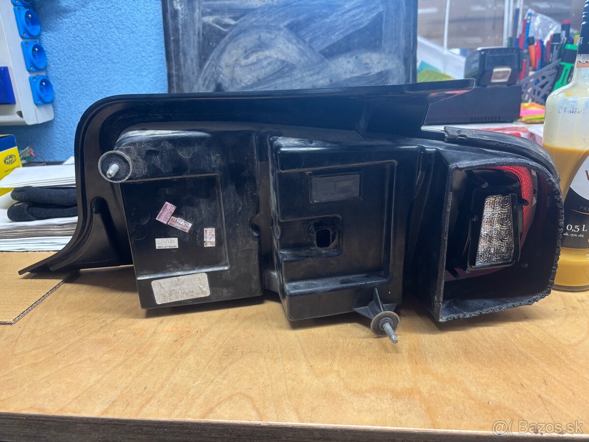 Predam zadné svetlo na Ford Mustang - 2