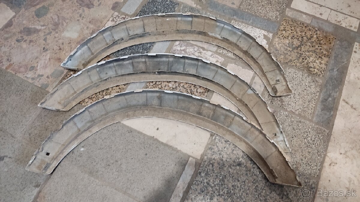 Lemy blatníkov Suzuki Samurai - 2