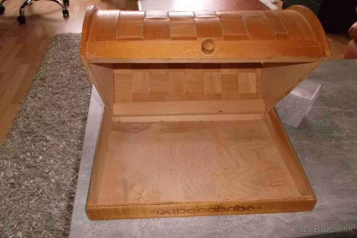 CHLEBNIK PLUS OZDOBNY PORCELAN NA STENU - 2