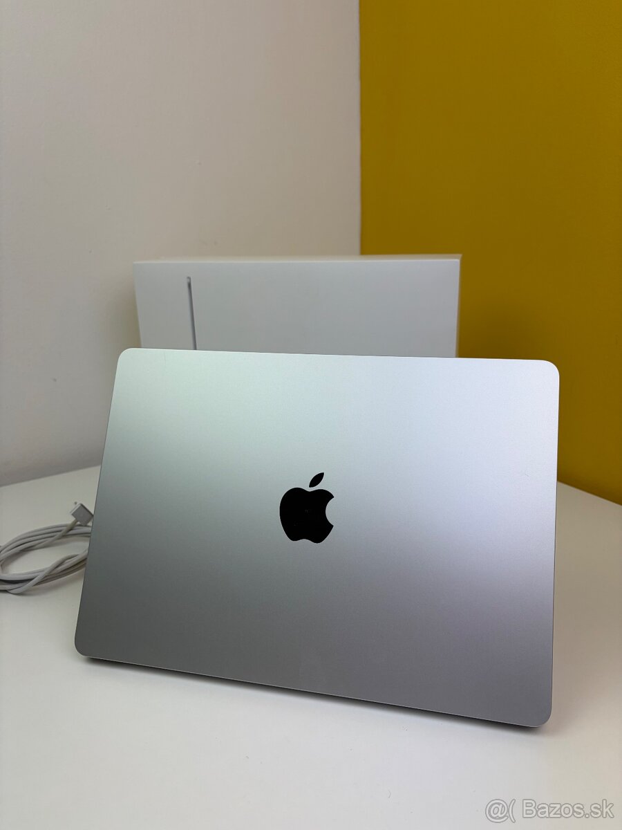Predam vymenim Macbook Air M2 13,6” 256GB Silver - 2