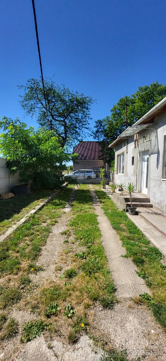 Predám priestranný rodinný dom - 2