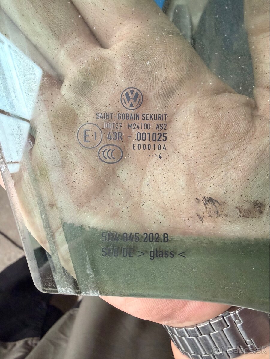 VW golf 7 práve predné sklo - 2