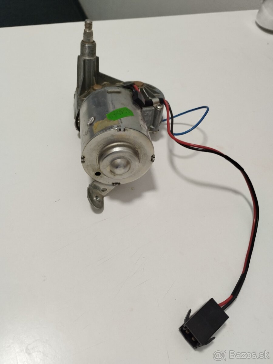 Motorček zadného stierača na š favorit - 2