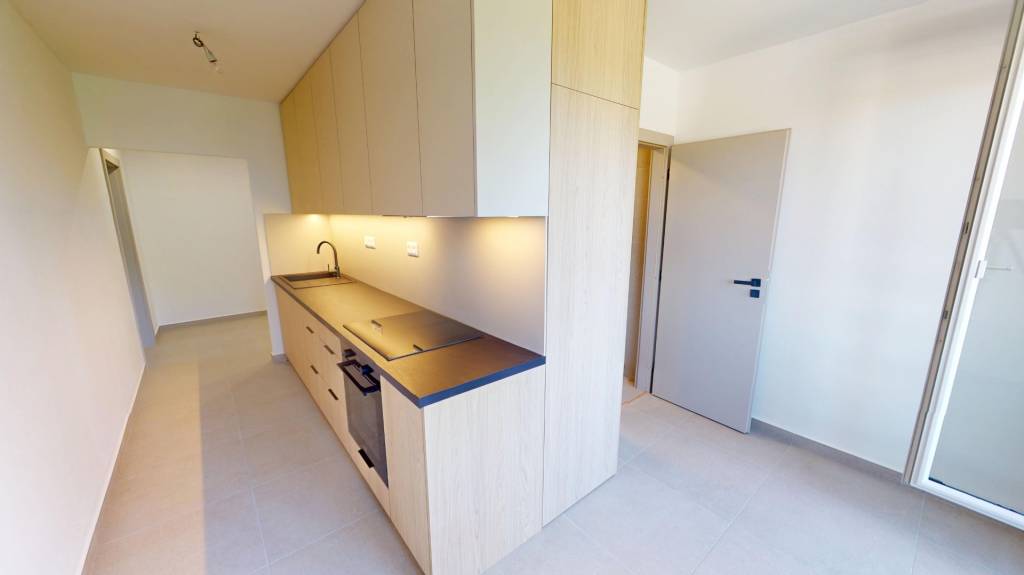 Predáme Dvojizbový byt s 2 balkónmi v centre Dubnice. - 2