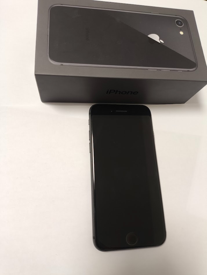 iPhone 8 - 64GB - 2