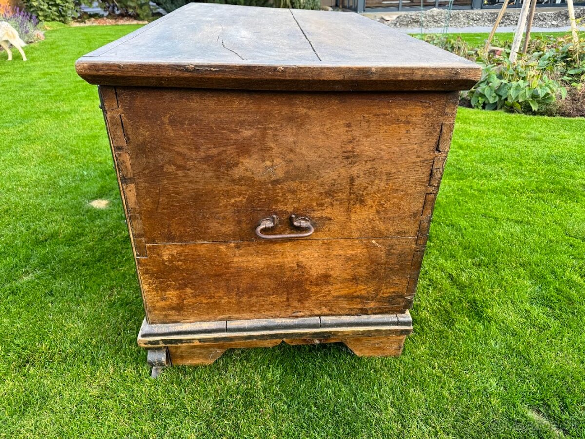 Stará drevená truhlica - 2