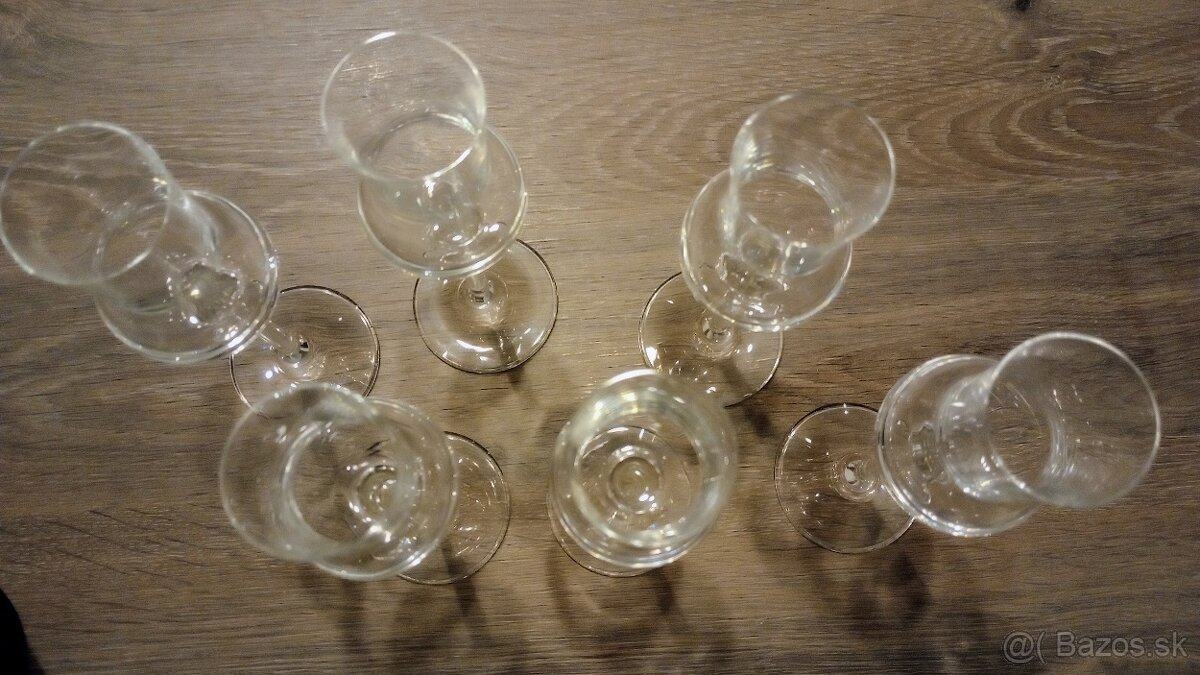 Poháriky na stopke na alkohol - 2