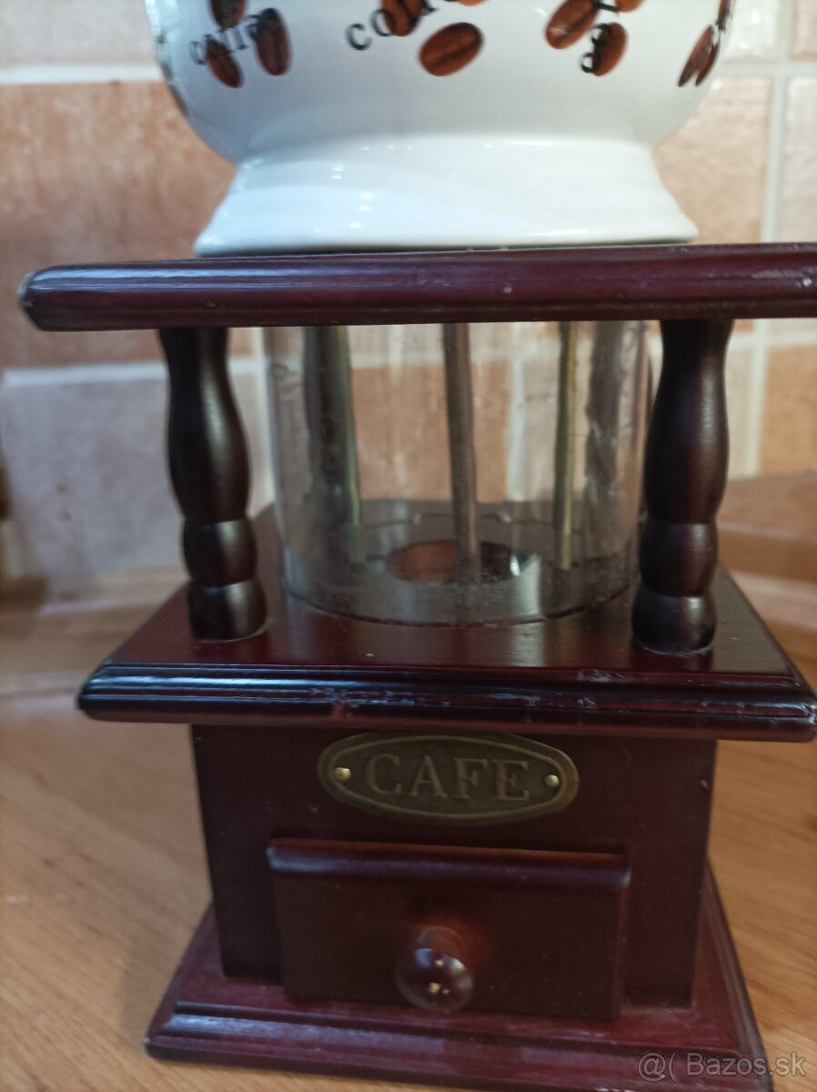 Drevený mlynček na kávu - 2