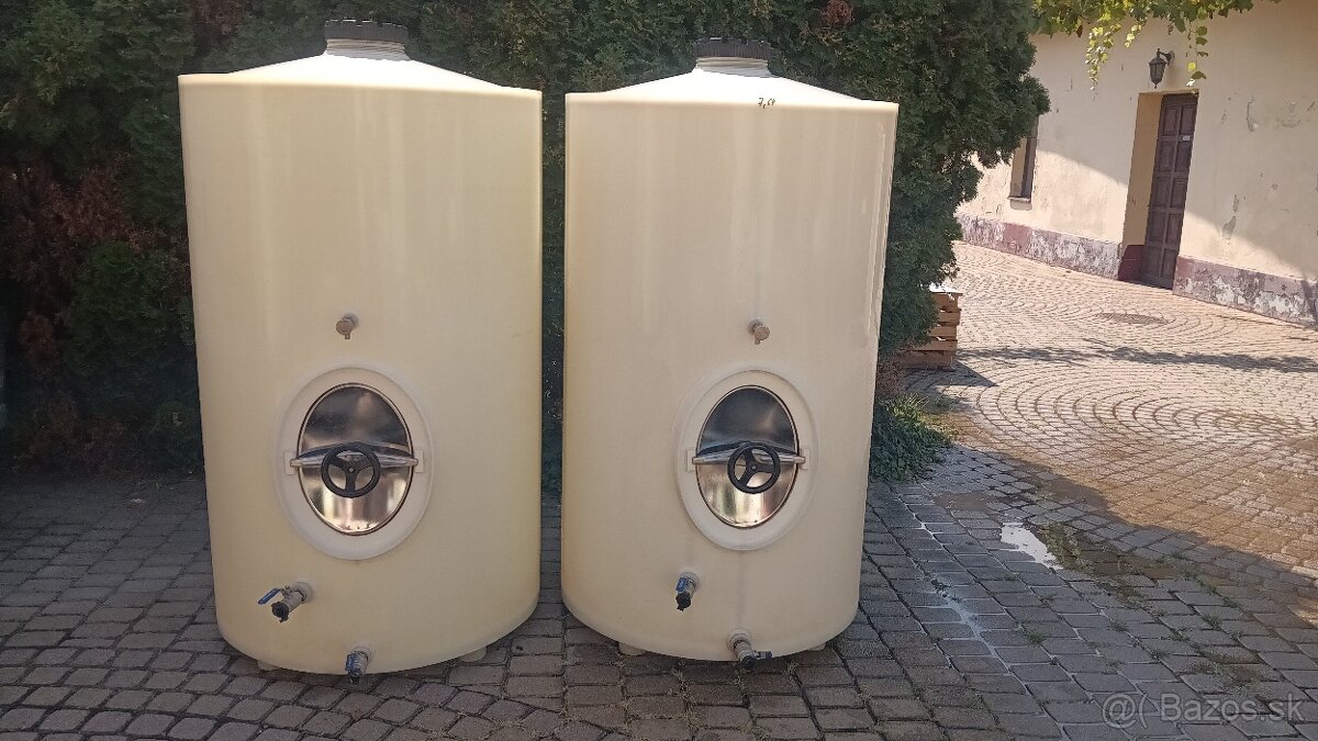 Plastové nádrže na víno a iné tekutiny - 2