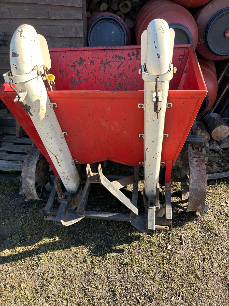 Predám sadzač zemiakov Akpil - 2