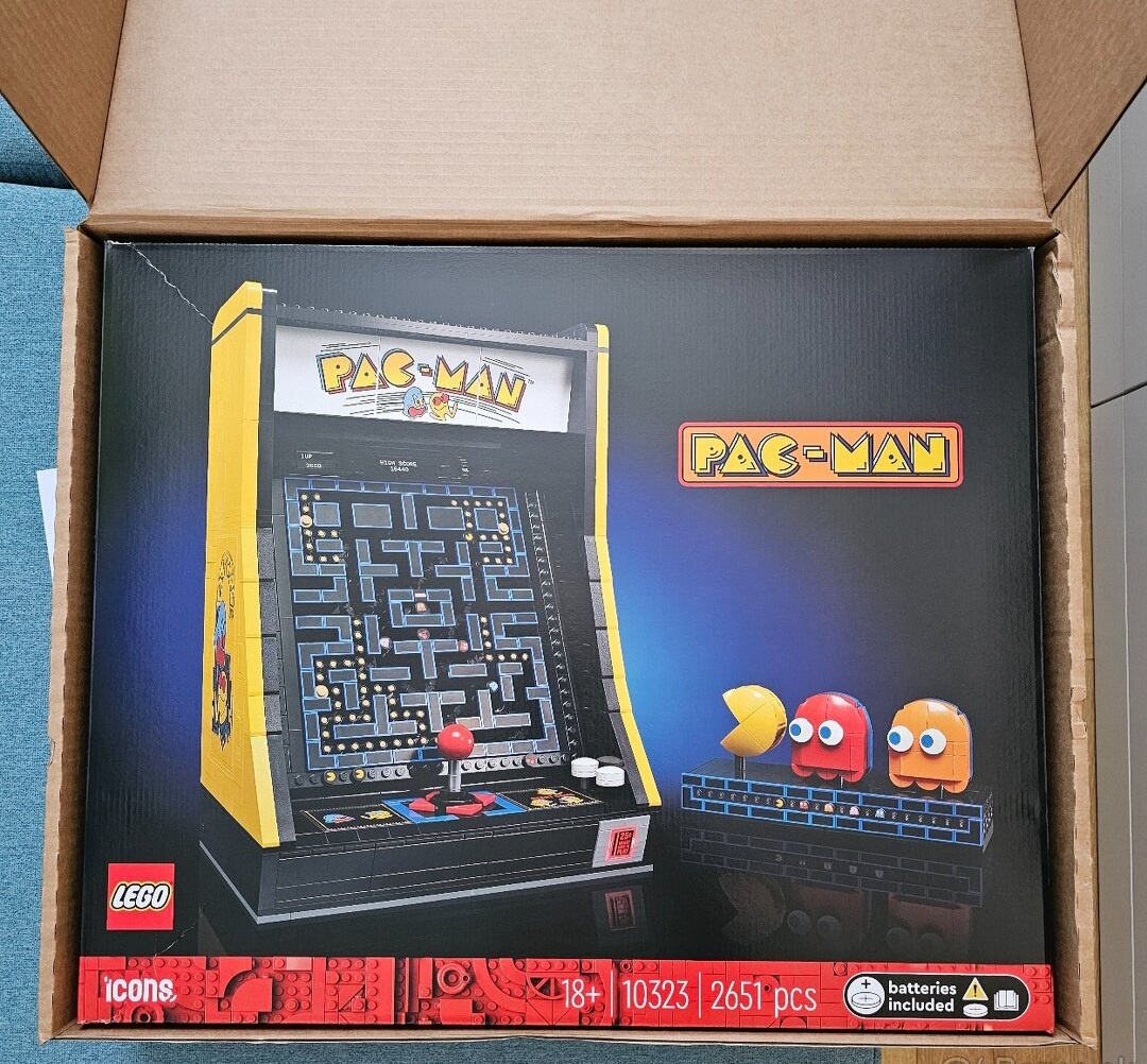 LEGO Super Mario 71374 a LEGO Icons 10323 - 2