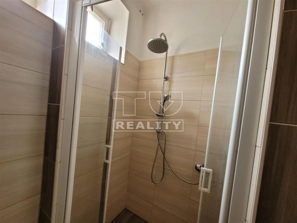 NA PREDAJ 3-IZBOVÝ DOM POD LESOM, 730m2, HRACHOVIŠTE - 2