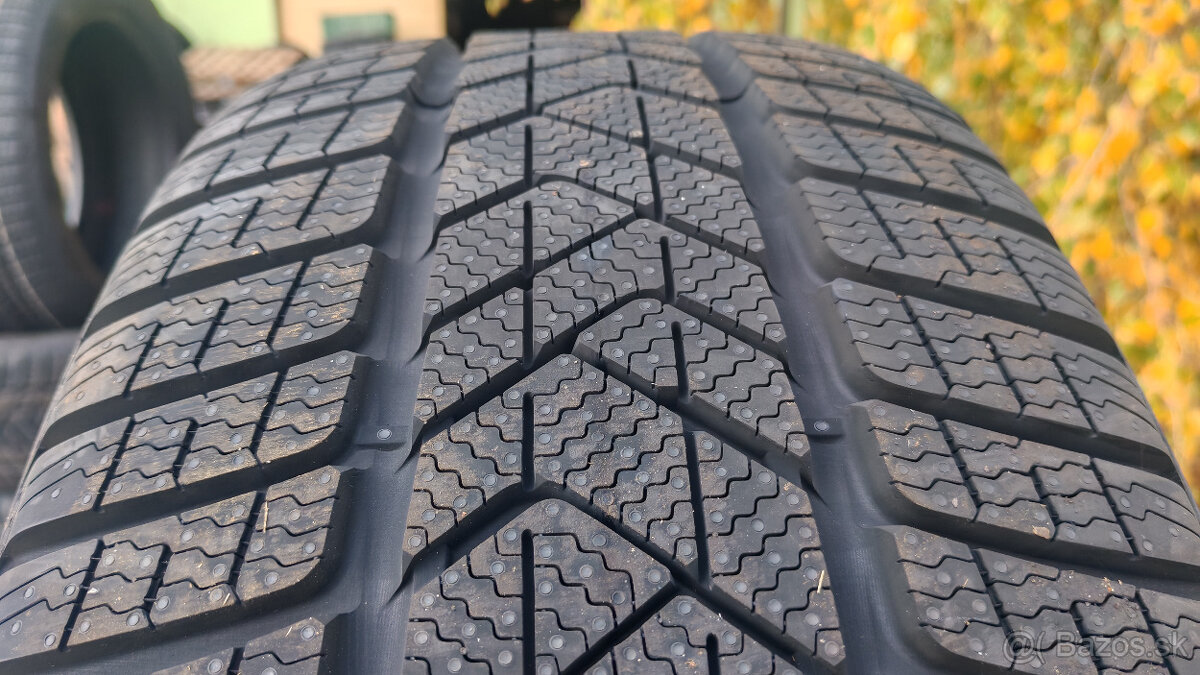 Zimné pneu 245/45 R19 --- PIRELLI - 2