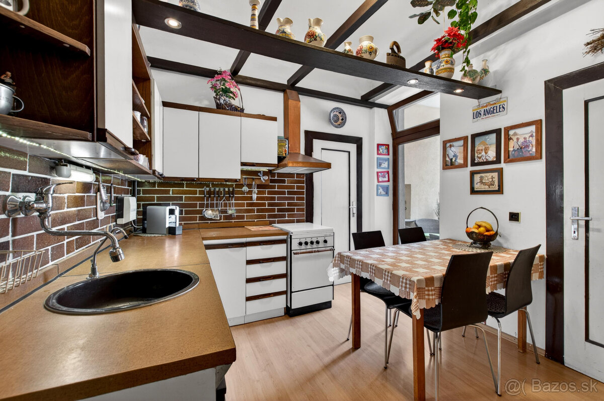 Predaj 3-izbový staromestský byt 91m2 Špitálska ul., výťah, - 2