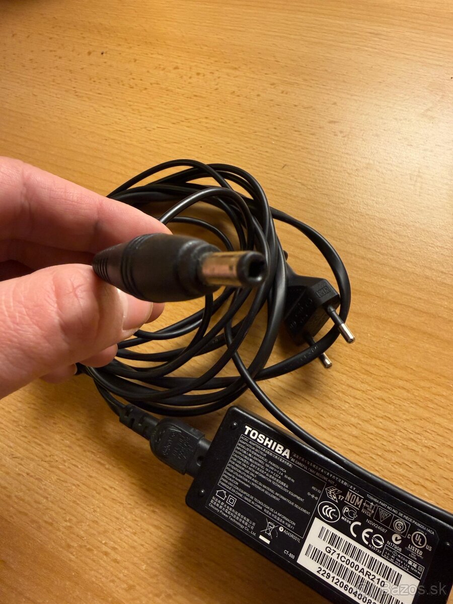 Nabijacka Toshiba - 2