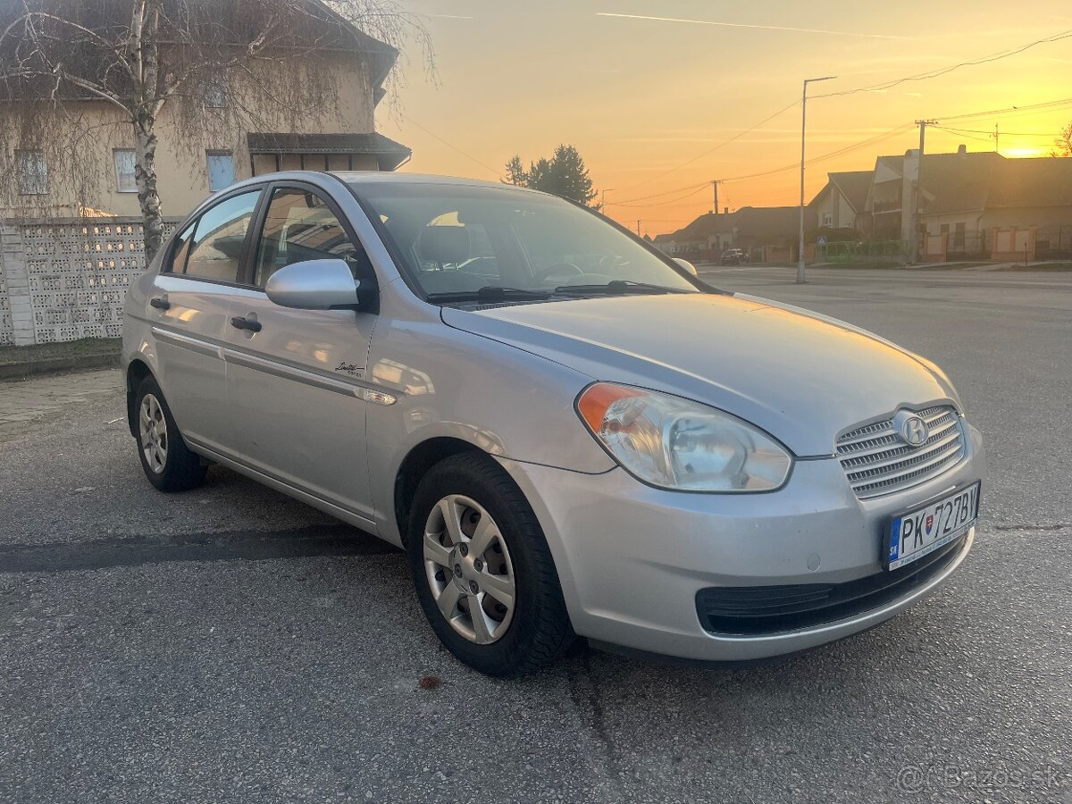 Hyundai Accent - 2