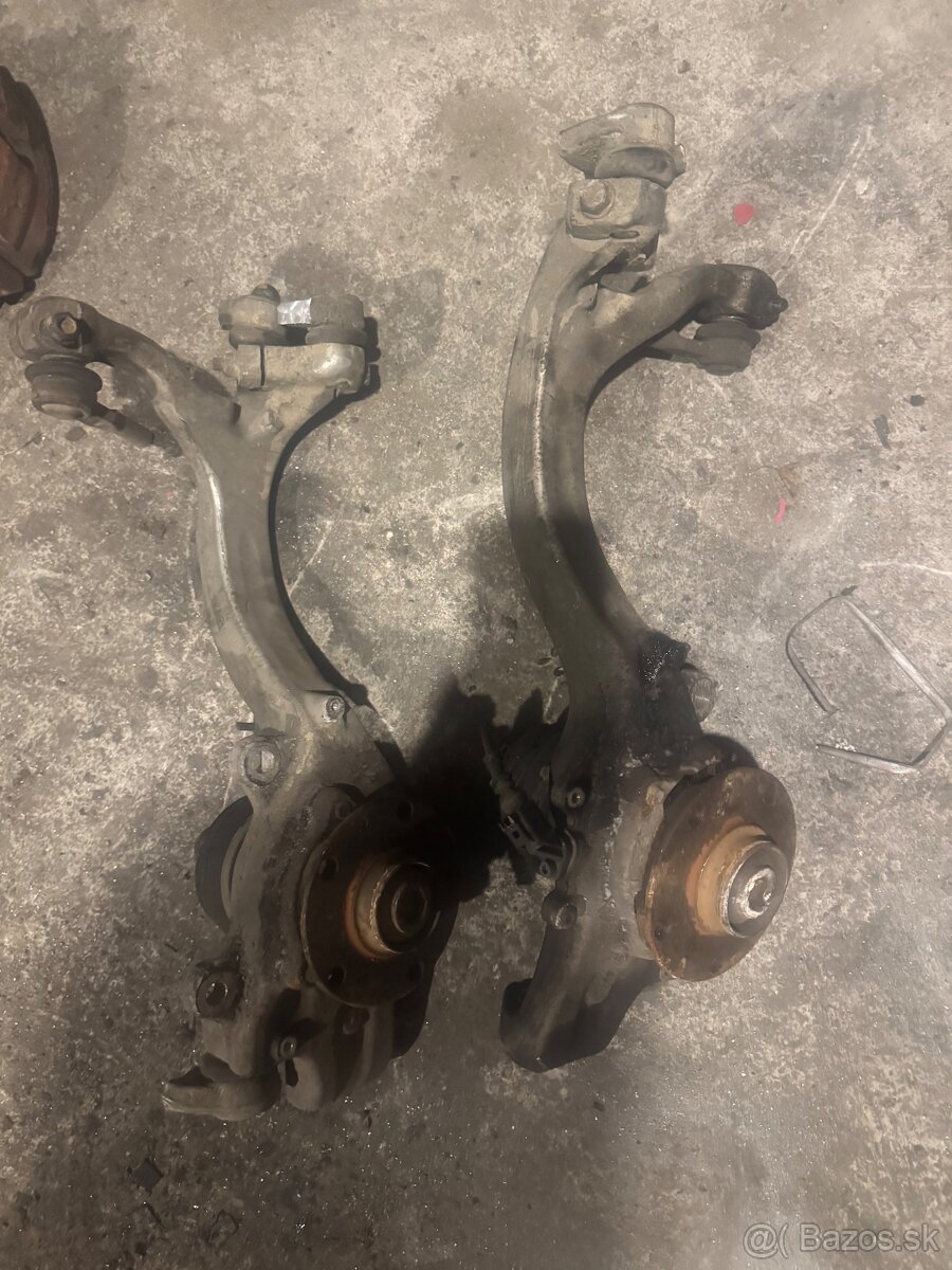 Predna otoč tehlica Audi a6 c6 - 2