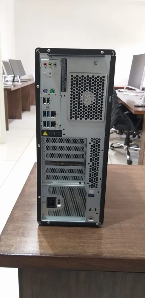 Lenovo ThinkStation P720, Intel Xeon Silver 4210, 16GB RAM - 2